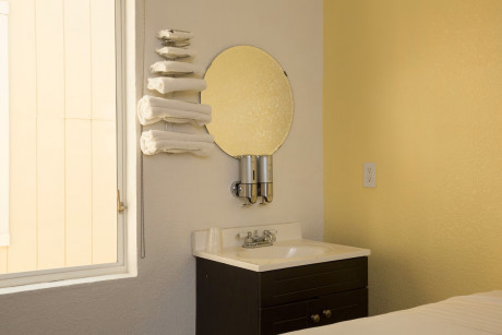2 Twin Beds Private Bathroom