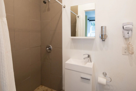 2 Twin Beds Private Bathroom